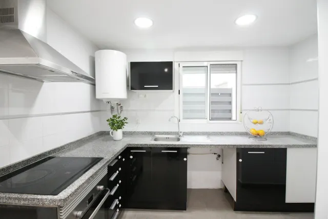 Vivienda en dos alturas con terraza privada y pérgola en Alaquàs — 4