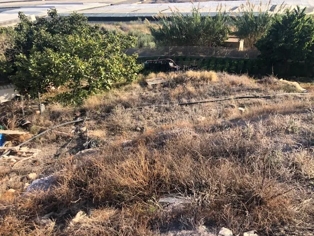 CASA EN RUINAS CON TERRENO — 8