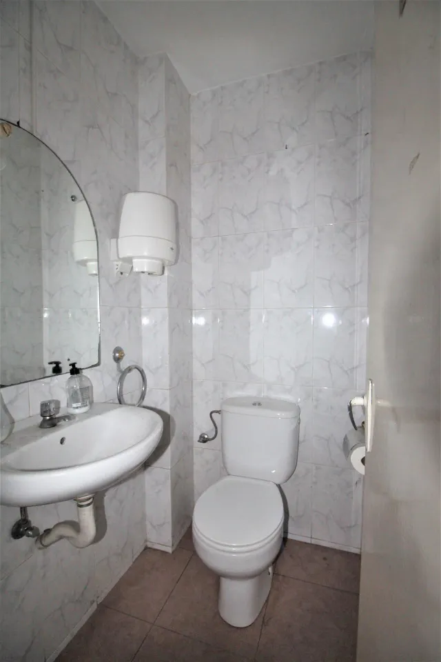 Local en venta Hospitalet del Llobregat — 11