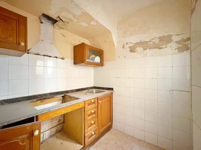 SE VENDE CASA  A POCOS METROS DEL PUENTE DE LA VIRGEN — 8