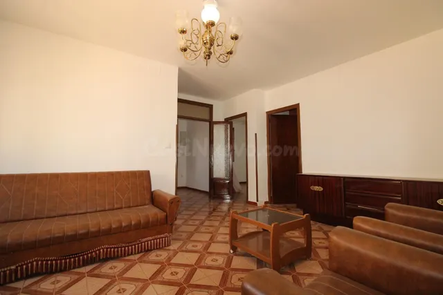 Casa con encanto, amplios espacios y muchas posibilidades en - foto 4