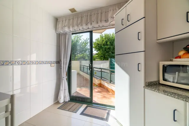 Vivienda en Sanxenxo con gran terraza, piscina comunitaria y - foto 5