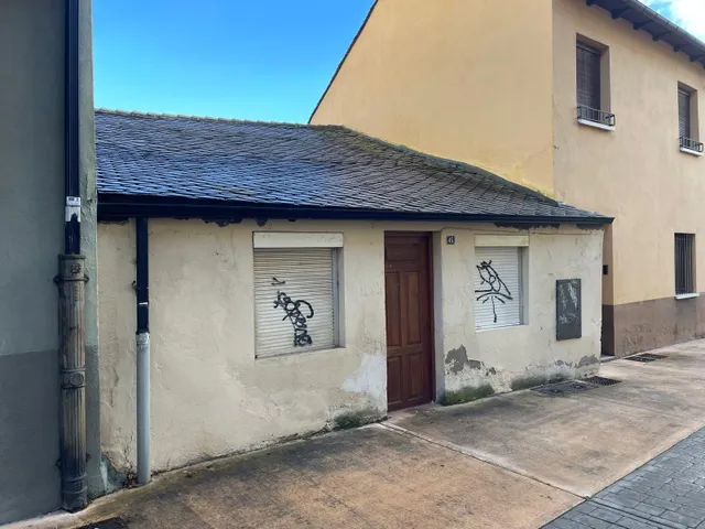 SE VENDE CASA CON TERRENO EN CASCO ANTIGUO — 3