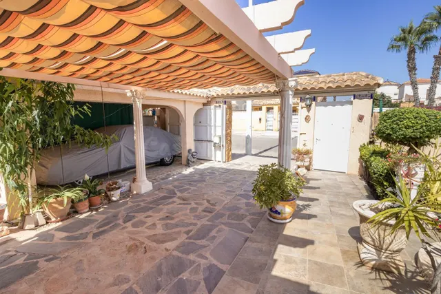 Villa 4 habitaciones 180m² en venta - Lomas de Cabo Roig