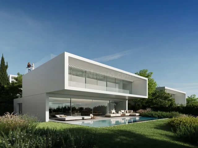 Villa de lujo en Estepona: vida junto al campo de golf con i