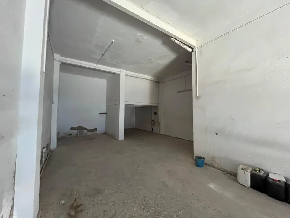Local en calle Antares con gran altura y 99 m2 — Ideal para tu próximo proyecto