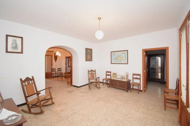 Casa de pueblo con amplio jardin en Petra - foto 4