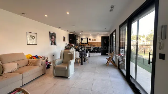ALQUILA CHALET DE EXCELENTES ACABADOS EN URBANIZACION TRANQU - foto 3