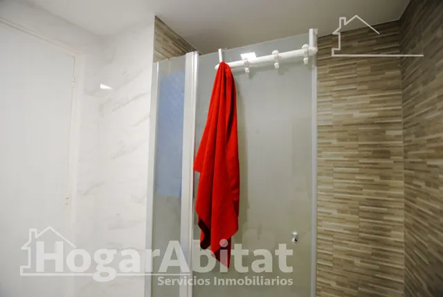 ¡gran oportunidad! muy amplio de 4 dormitorios, con balcón junto av beniopa — 36