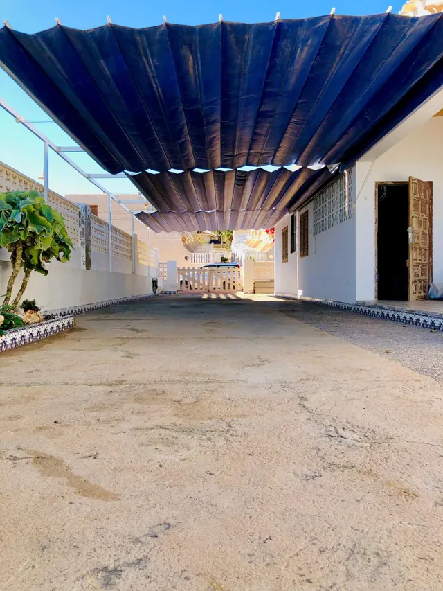 Villa en Guardamar. Primera línea con acceso directo a la playa — 41