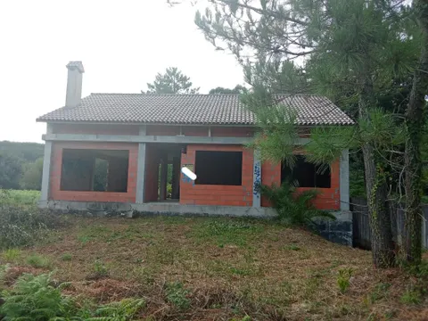 Finca Rústica con estructura de chalet en construcción a 5 minutos de la playa de "Langosteira" (Finisterre)