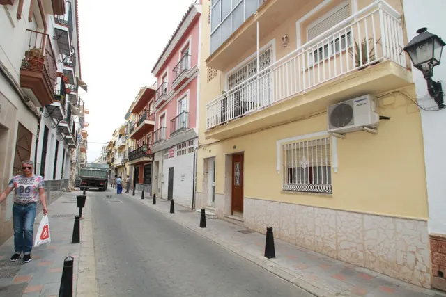 Local en Centro de Fuengirola cerca de playa diafano — 11
