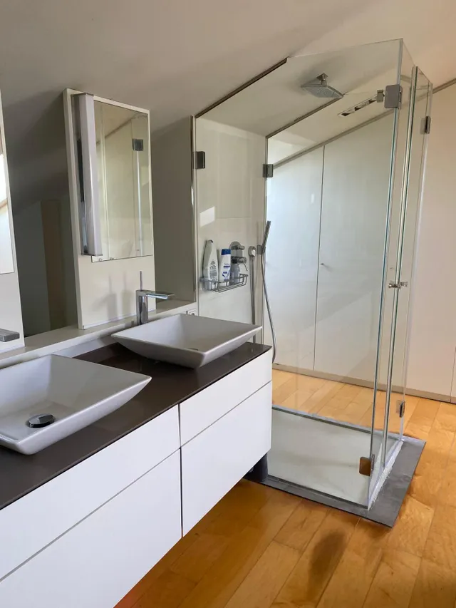 Espectacular adosado con buhardilla , apartamento independiente con baño y sin cocina, garaje doble y piscina en zona residencial premium — 18