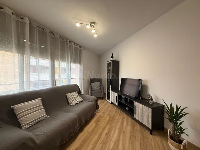 PISO DE 4 DORMITORIOS CON BALCÓN Y PATIO INTERIOR EN VENTA EN LA RÀPITA — 2