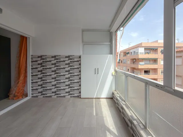 Amplio apartamento completamente reformado + Gran terraza y Piscina comunitaria (160 mts playa) — 26