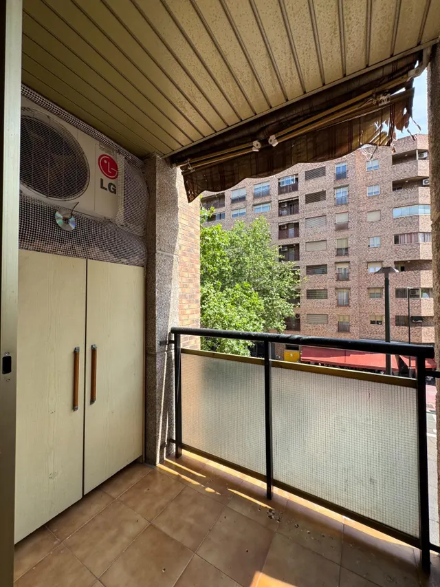 Amplio y Moderno Piso en Avd. Navarra, Zaragoza — 17