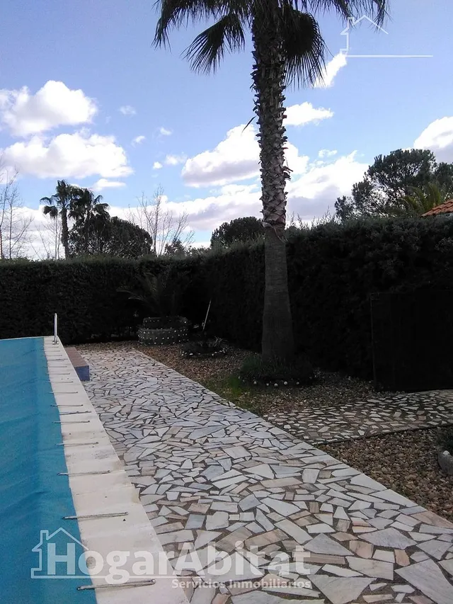 CHALET SEMINUEVO CON PISCINA, TERRAZA Y GARAJE — 50
