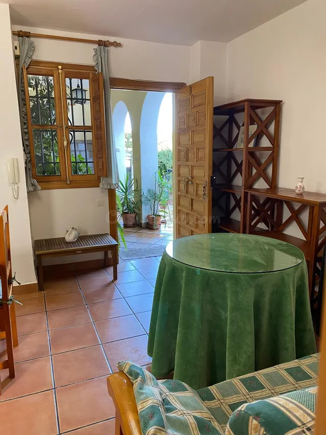 Se alquila piso exterior con terraza en Albaicín – Ideal par