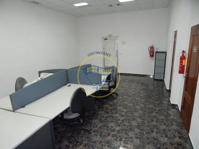 LOTE DE TRES LOCALES EN EL LLOMBO — 19