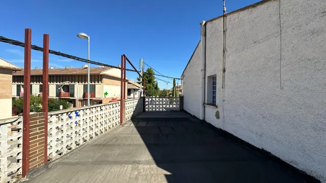 ¡Una casa con jardín, terraza y un sinfín de posibilidades en el corazón de Borja! — 37