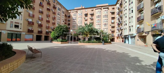 SE VENDE LOCAL ENTREPLANTA EN MUY BUENA ZONA CON TODOS LOS SERVICIOS A MANO — 2