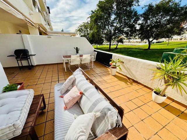PISO DE TRES DORMITORIOS CON VISTAS AL CAMPO DEL GOLF — 26
