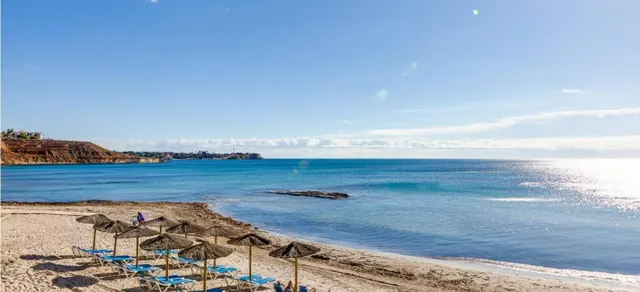 Se alquila por largo tiempo plazas de parking ( garaje ) en lomas de cabo roig ( orihuela costa) — 25
