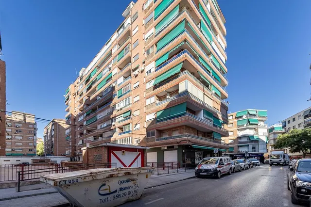 PISO REFORMADO JUNTO AVENIDA CADIZ — 35