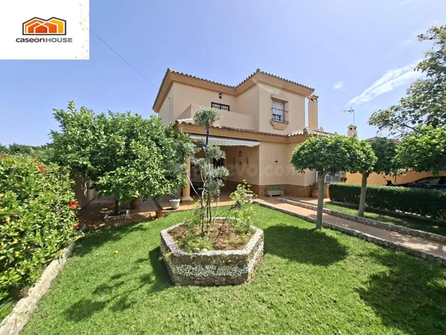 CHALET INDEPENDIENTE EN CHICLANA DE LA FRONTERA: ESPACIO, LU