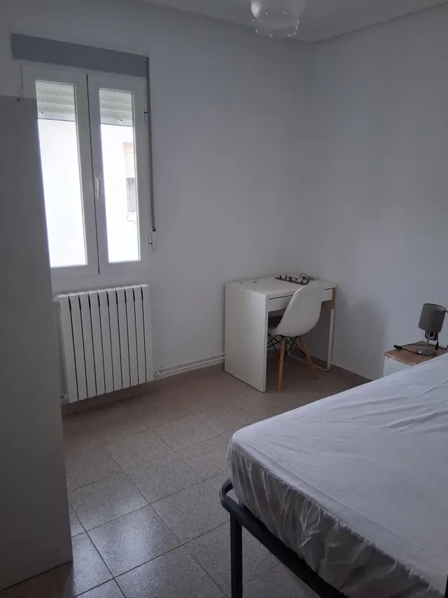 Amplio piso de cuatro dormitorios con muebles a estreno. — 13