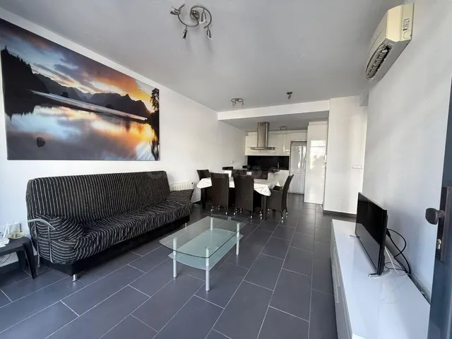 CASA DE UNA PLANTA CON SOLARIUM PRIVADO Y PISCINA | CERCA DE - foto 5