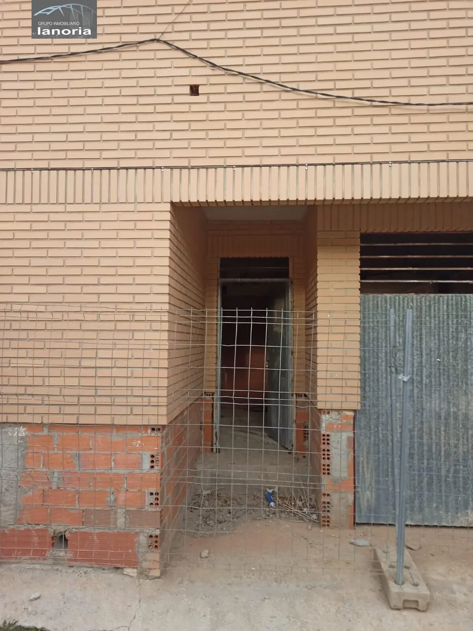 Grupo la Noria Vende adosado en Santa Ana. Construcción pendiente de finalización.