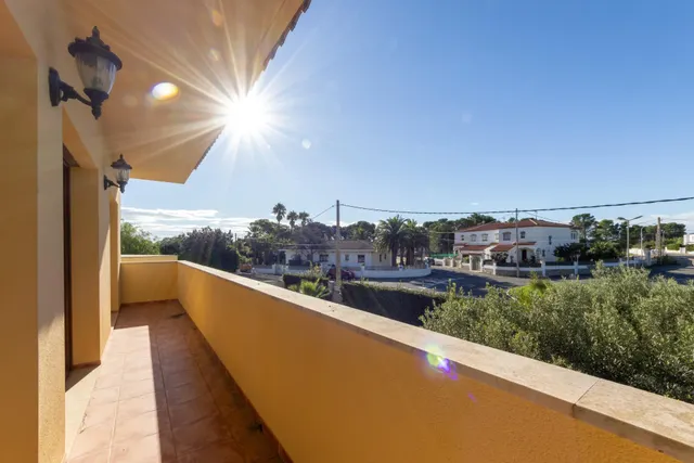 Espectacular Chalet en Mont-Roig del Camp con Piscina y Amplio Jardín — 26
