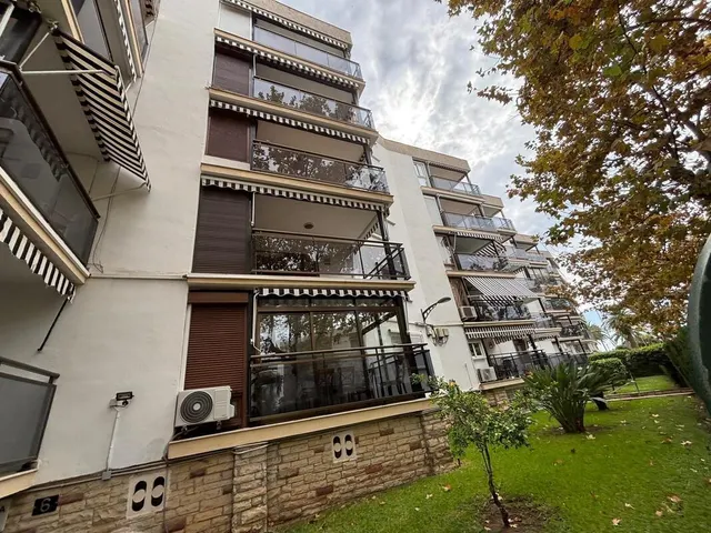 Piso 3 habitaciones 111m² en venta - Paseo Jaime I — 25