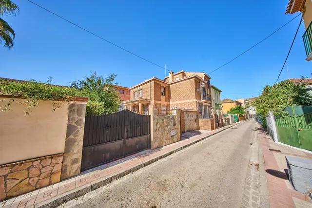 Tu casa independiente en Granada junto al Paseo de la Bomba - foto 3