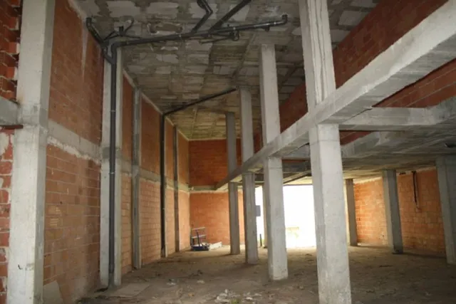 Local comercial en Orihuela cerca del Colegio Santo Domingo y de la Casa Museo de Miguel Hernández. — 3