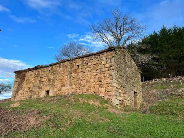 SARO. TERRENO DE 18490 METROS CON CABAÑA PARA REHABILITAR — 6