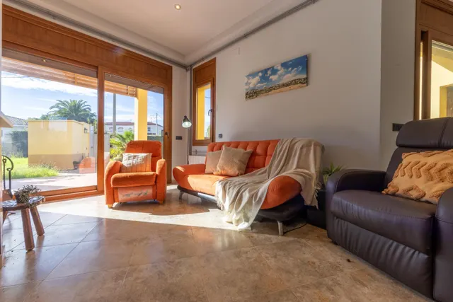 Espectacular Chalet en Mont-Roig del Camp con Piscina y Amplio Jardín — 8