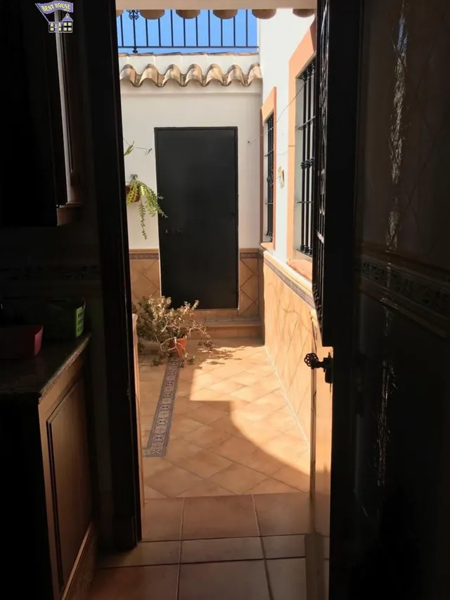 UNIFAMILIAR EN EL PORTICHUELO — 32