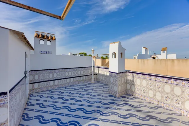 Luminoso apartamento, con gran solárium privado y vistas, en "La Mata", Torrevieja — 33