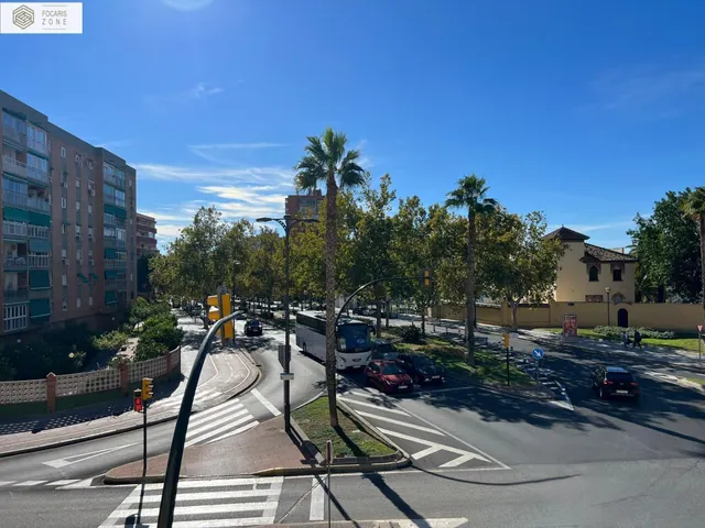 VIVA LA ESENCIA DE UN BARRIO AUTÉNTICO DE MÁLAGA — 28