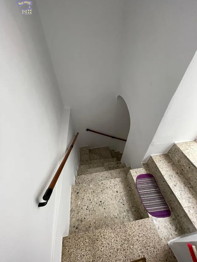 SE VENDE CASA EN ZONA DEL BARRIO BAJO — 28