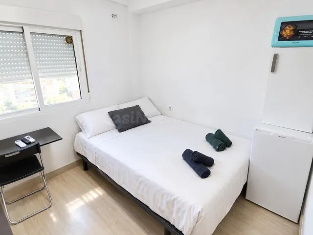 Piso de 4 dormitorios con licencia turística en La Luz, Málaga — 4