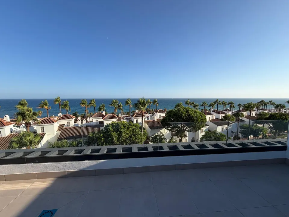 Atico con vistas despejadas al Mar en zona Playa Marina 300 m del Mar