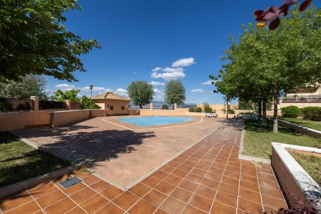 Ponemos a la venta esta preciosa casa en Urbanizacion cerrada, con zonas comunes y piscina comunitaria. — 46