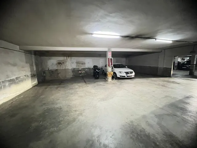 IDEAL INVERSORES. Se vende garaje con 16 plazas de coche alquiladas en la zona del Escorxador. — 10