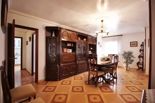 Amplia vivienda esquina con urbanización cerrada. - foto 5