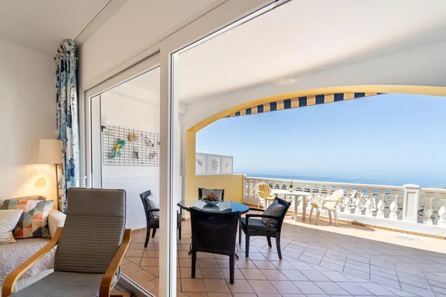 Exclusivo apartamento con amplia terraza y vistas al mar en Loma Verde — 16