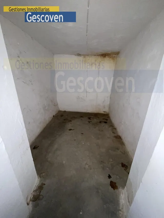 CASA PARA REFORMAR CON PATIO Y OTRAS EDIFICACIONES — 7