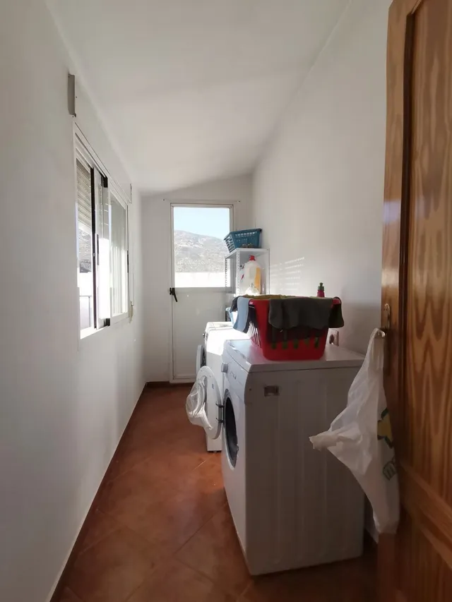 SE VENDE CASA EN PLENO CENTRO DE LOS VILLARES — 47
